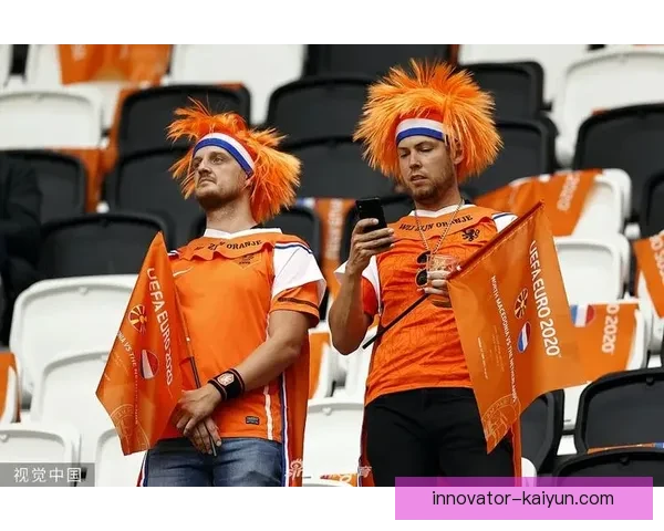 丹麦球迷滚旗歌成欧洲杯独特助威传统